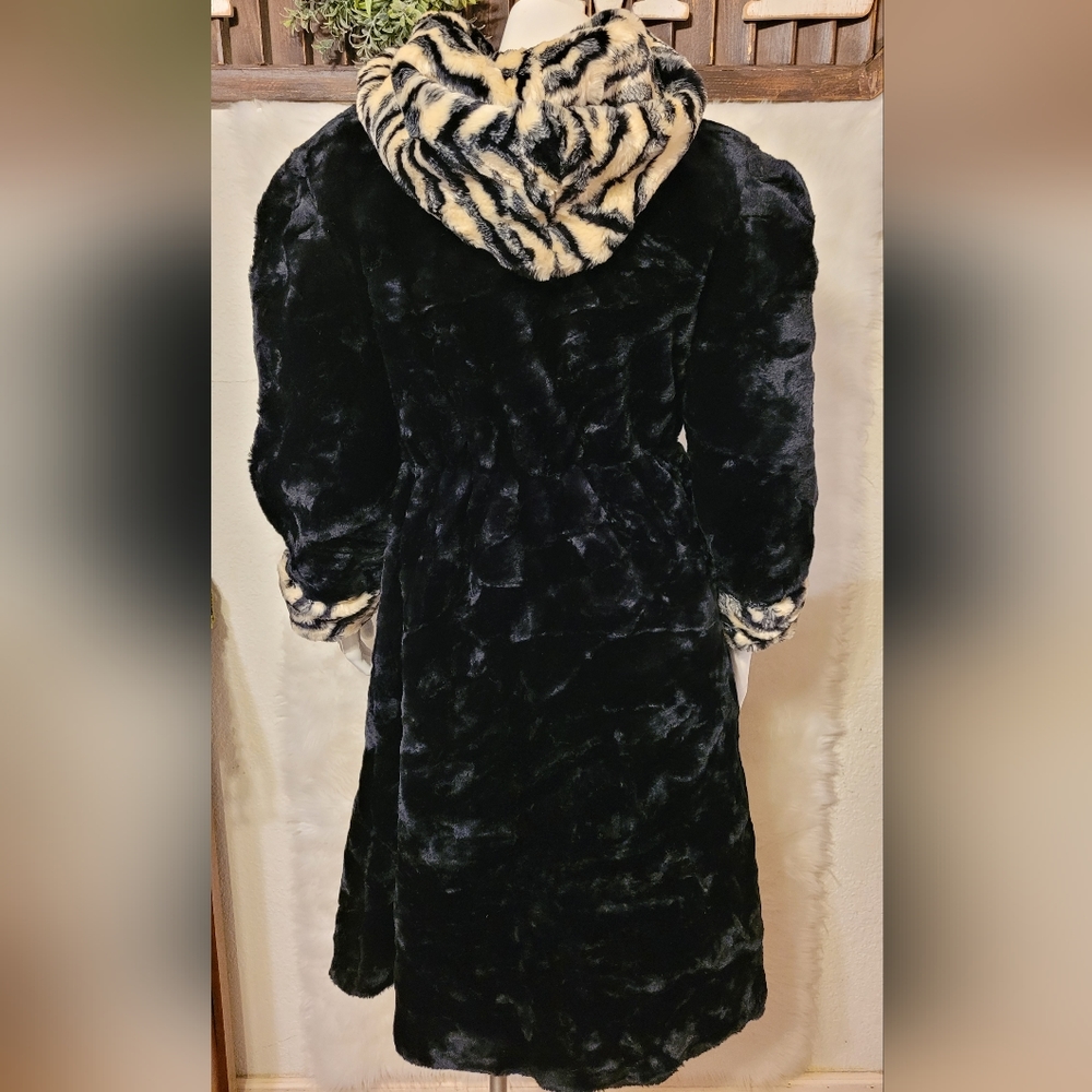 1980's Vintage Maria Dionisiou Teddy Coat With Tiger Print View 2